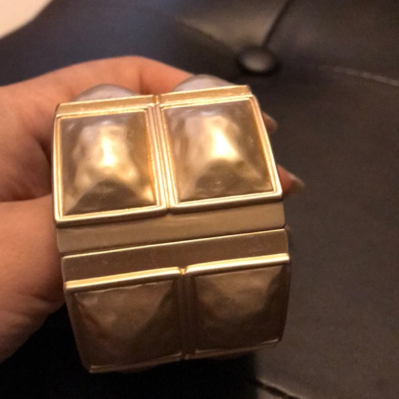 Vintage Gold Tone Clasp Bracelet *Final Price* - Picture 4 of 5